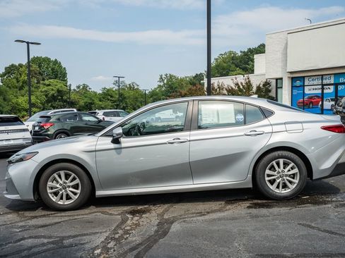 Used 2025 Toyota Camry LE FWD image 4