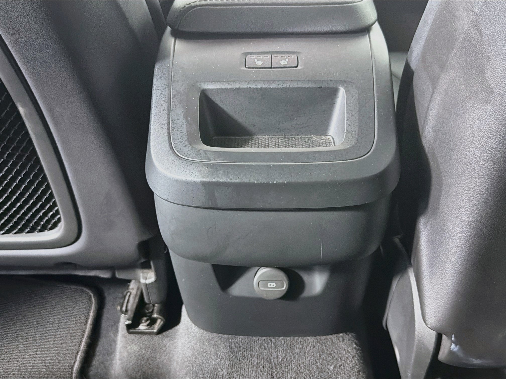 Used 2025 Volvo XC60 B5 Core AWD/4WD image 29
