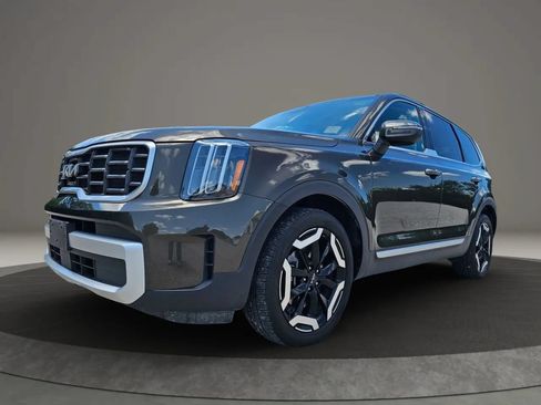 Used 2025 Kia Telluride S AWD/4WD image 2
