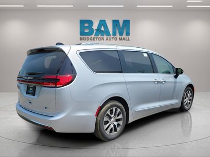New 2023 Chrysler Pacifica Pinnacle