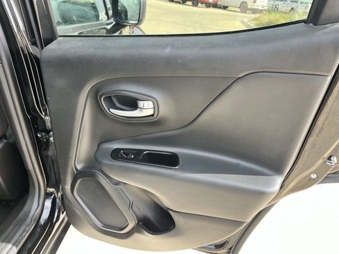 Used 2022 Jeep Renegade Latitude AWD/4WD image 20