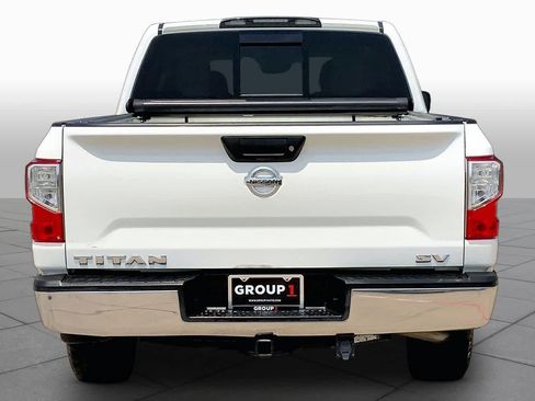 Used 2017 Nissan Titan SV RWD image 4