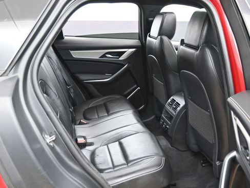 Used 2025 Jaguar F-PACE R-Dynamic S image 33