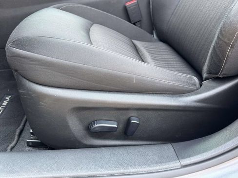 Used 2024 Nissan Altima 2.5 SV FWD image 19