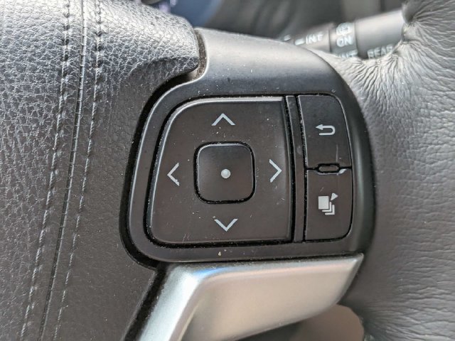Used 2017 Toyota Sienna XLE Premium FWD image 29