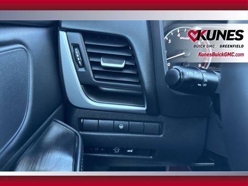 Used 2025 Nissan Rogue SV AWD/4WD image 28