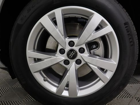 Used 2025 Audi Q5 Premium w/ Convenience Package image 32