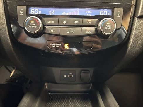 Used 2018 Nissan Rogue SV w/ Premium Package AWD/4WD image 22