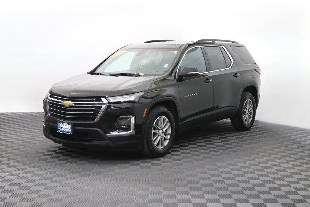 Used 2023 Chevrolet Traverse LT AWD/4WD image 3