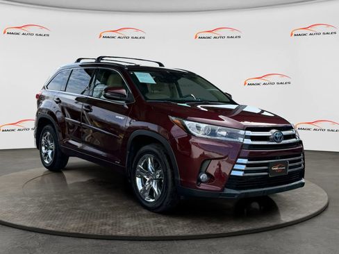 Used 2017 Toyota Highlander Limited Platinum image 5