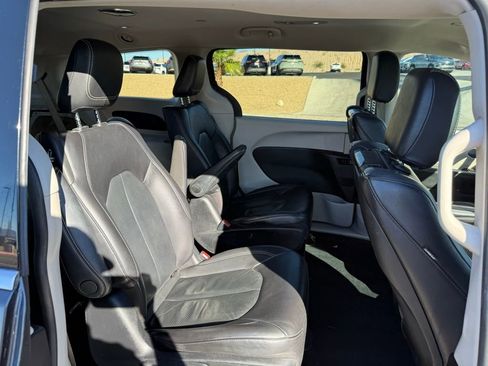 Used 2022 Chrysler Pacifica Touring-L w/ Uconnect Theater Family Group image 16