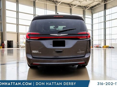 Used 2023 Chrysler Pacifica Limited image 33