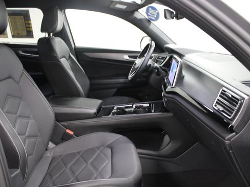 Used 2024 Volkswagen Atlas Cross Sport SE AWD/4WD image 26