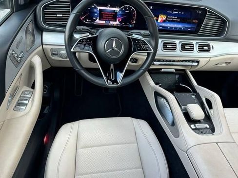 Used 2025 Mercedes-Benz GLS 450 4MATIC image 8