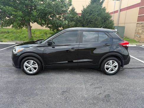 Used 2020 Nissan Kicks S FWD image 2