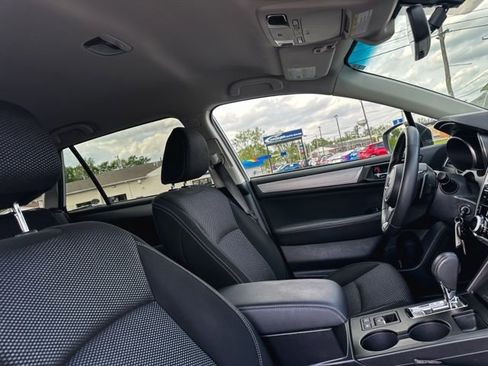 Used 2019 Subaru Outback 2.5i Premium image 25