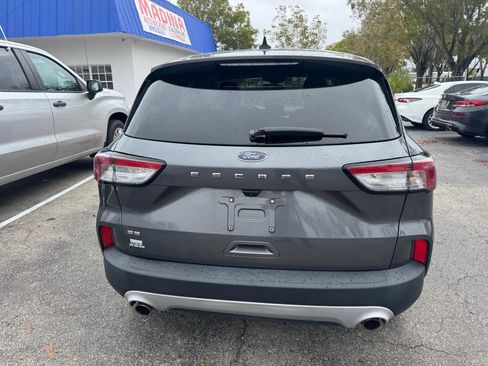 Used 2022 Ford Escape SE w/ Convenience Package FWD image 9