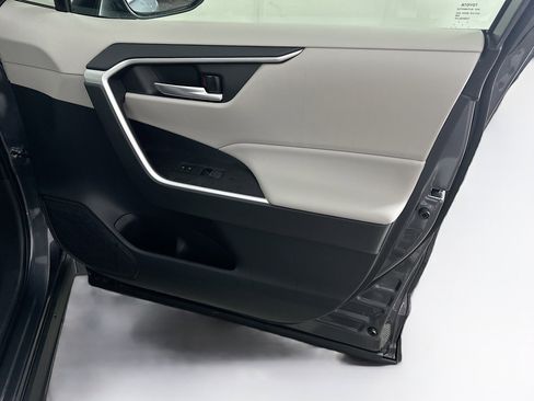 Used 2025 Toyota RAV4 XLE w/ Convenience Package image 34