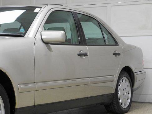 Used 1999 Mercedes-Benz E 320 4MATIC Sedan image 19