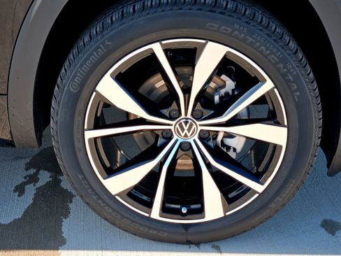 Used 2025 Volkswagen Atlas Cross Sport SEL Premium R-Line image 7