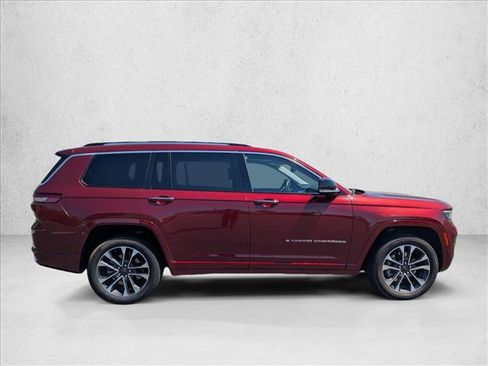 Used 2021 Jeep Grand Cherokee L Overland w/ Luxury Tech Group IV AWD/4WD image 4