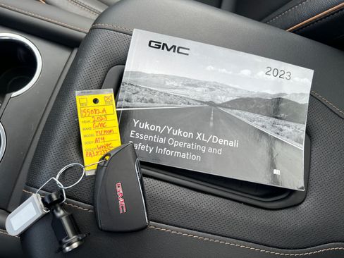 Used 2023 GMC Yukon AT4 w/ AT4 Premium Plus Package AWD/4WD image 13
