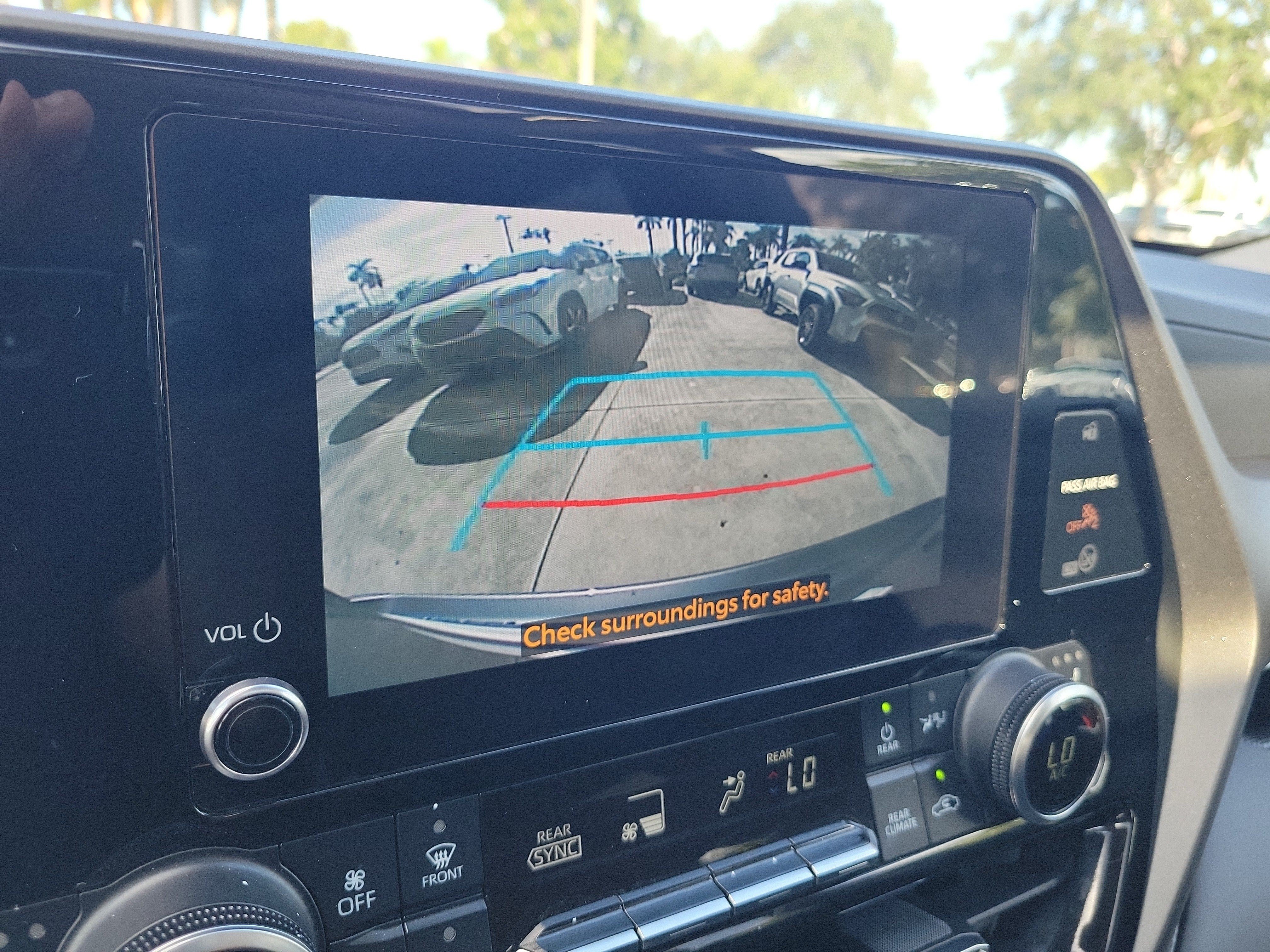 Used 2024 Toyota Highlander XLE FWD image 35