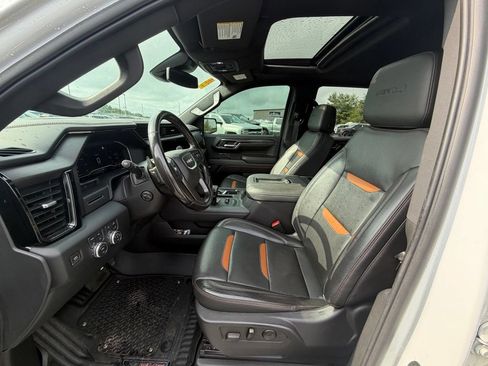 Used 2022 GMC Sierra 1500 AT4 w/ AT4 Preferred Package AWD/4WD image 3