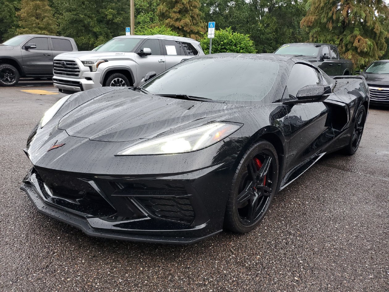 Used 2023 Chevrolet Corvette Stingray Preferred Cpe w/ Z51 Performance Package RWD image 2