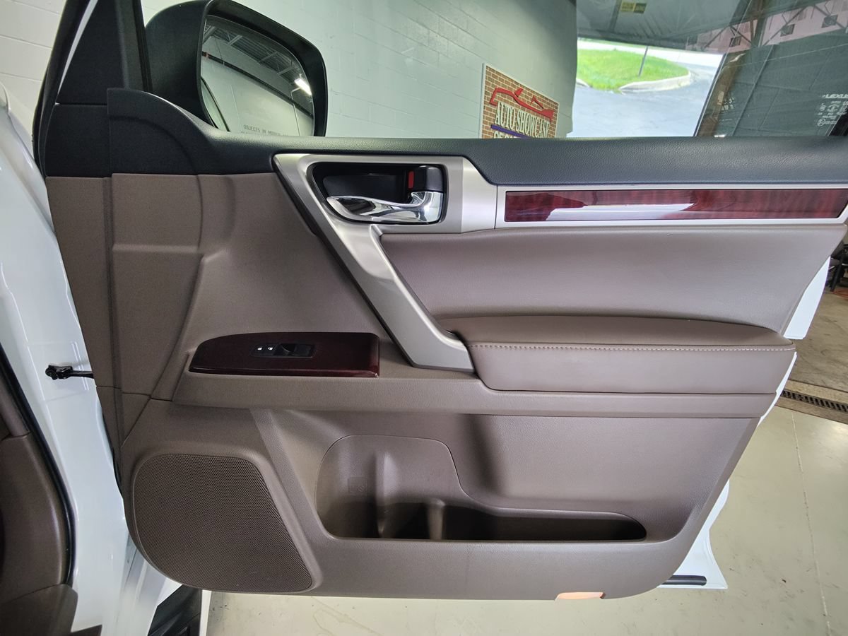 Used 2016 Lexus GX 460 w/ Premium Package AWD/4WD image 10