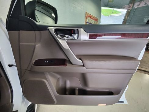 Used 2016 Lexus GX 460 w/ Premium Package AWD/4WD image 10