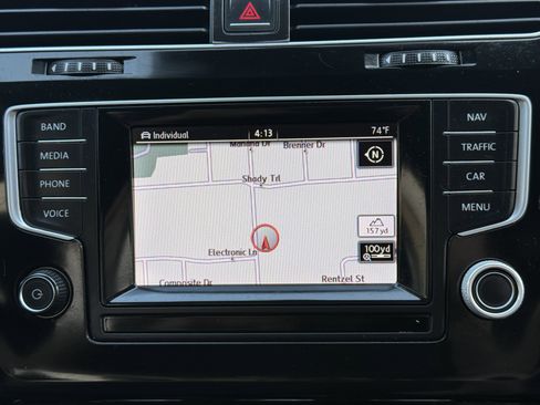 Used 2015 Volkswagen Golf R 4-Door image 21