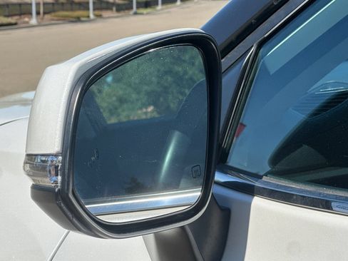Used 2021 Toyota Highlander LE AWD/4WD image 55