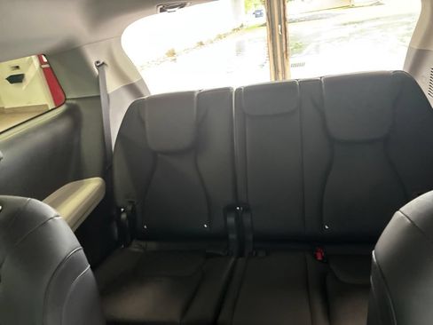 Used 2023 Kia Carnival LX FWD image 22
