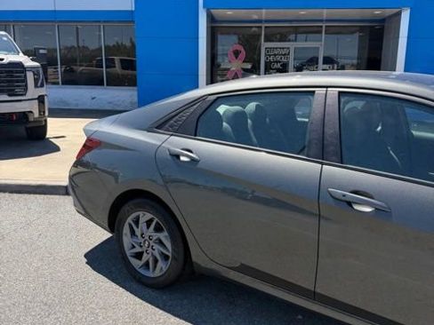 Used 2024 Hyundai Elantra SEL FWD image 8