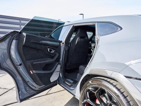 Used 2024 Lamborghini Urus Performante AWD/4WD image 33