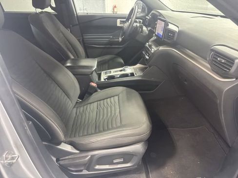 Used 2020 Ford Explorer XLT RWD image 31