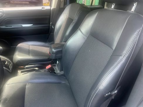 Used 2014 Jeep Compass Latitude w/ Sun/Sound Group AWD/4WD image 11