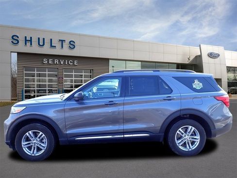 Used 2023 Ford Explorer XLT image 2