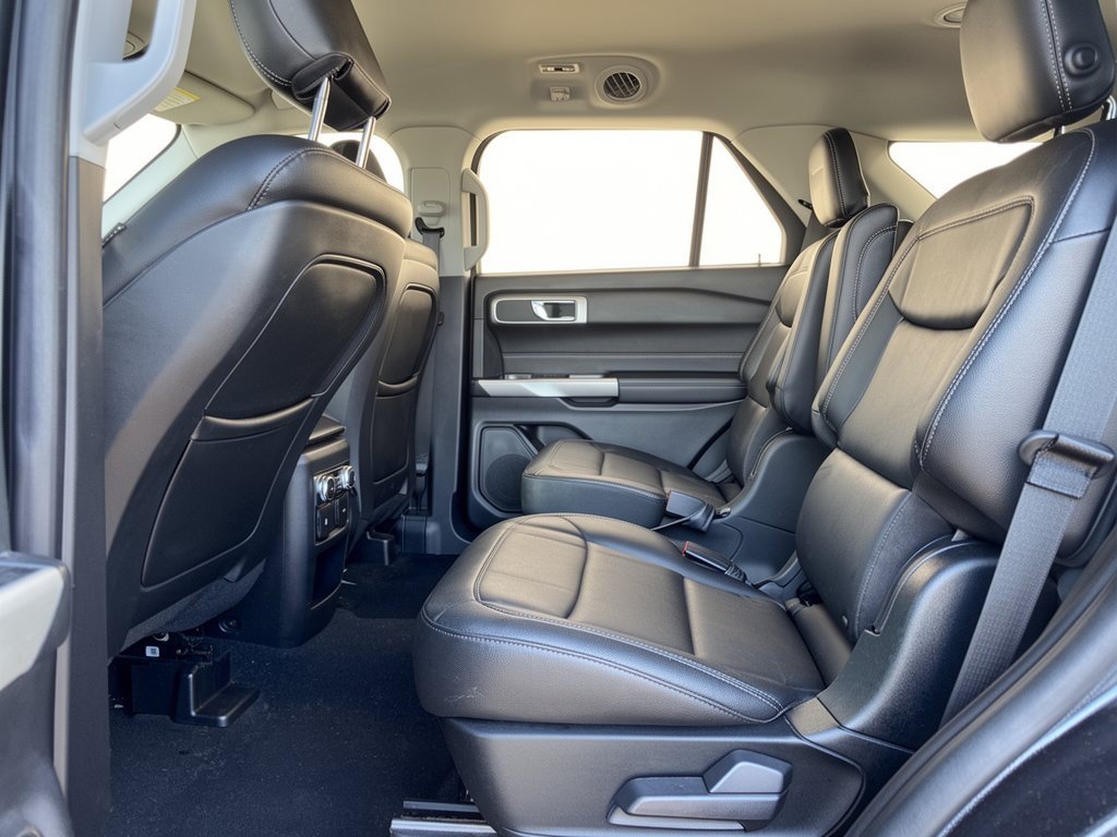 Used 2020 Ford Explorer XLT w/ Equipment Group 202A RWD image 25