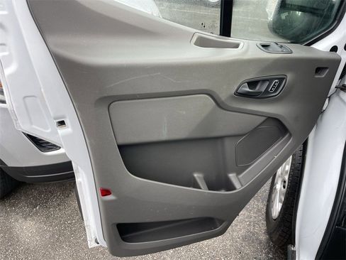 Used 2023 Ford Transit 350 XLT image 3