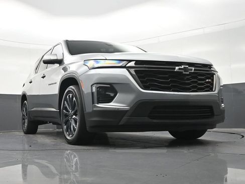 Used 2023 Chevrolet Traverse RS FWD image 32