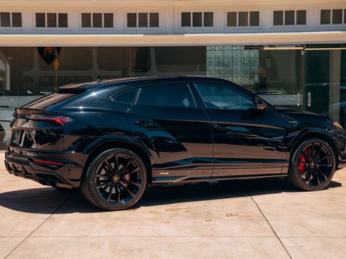 Used 2024 Lamborghini Urus S AWD/4WD image 3
