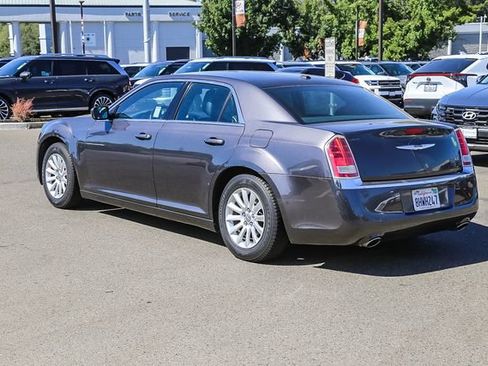 Used 2014 Chrysler 300 RWD image 2