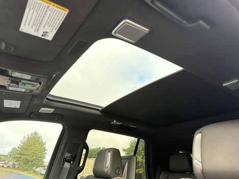 Used 2025 Cadillac Escalade V AWD/4WD image 8