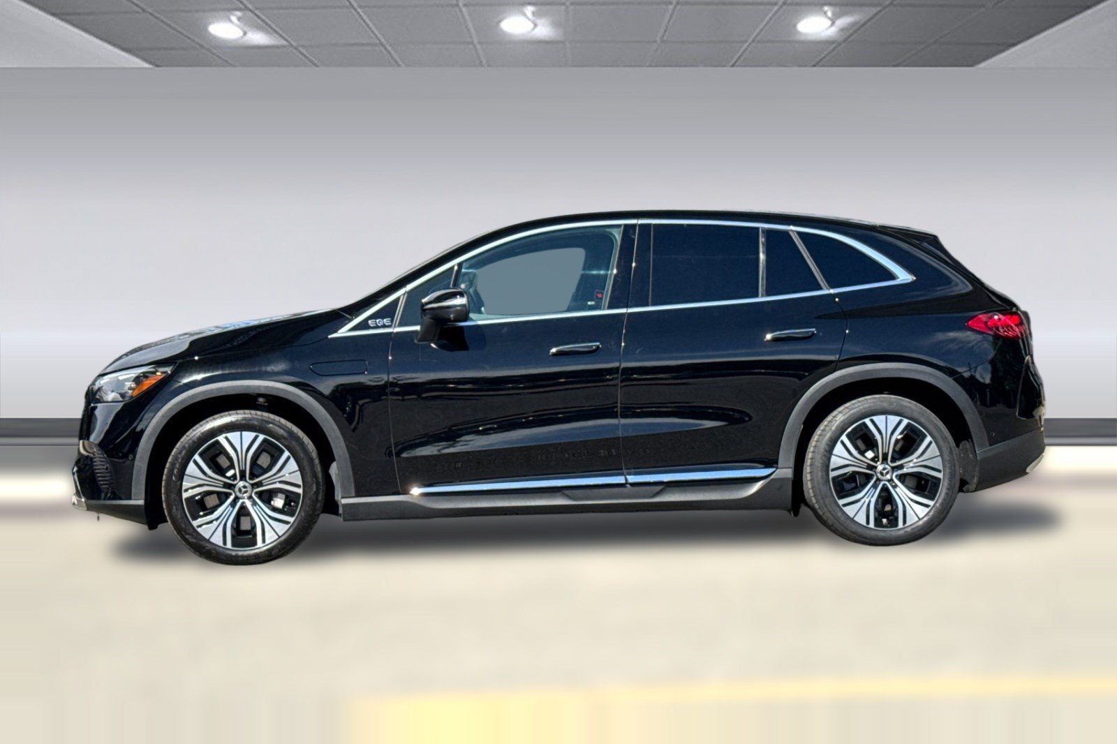 Used 2024 Mercedes-Benz EQE 350+ SUV image 2