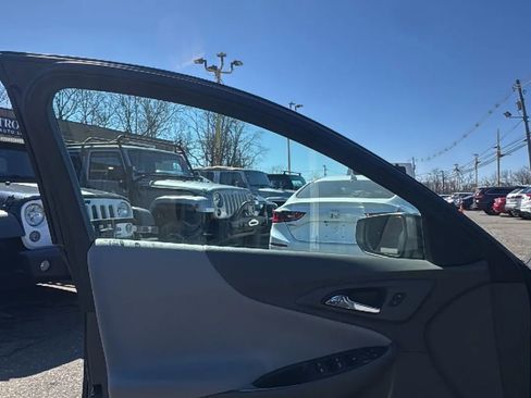 Used 2018 Chevrolet Malibu LS image 9