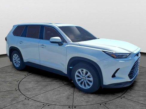Used 2024 Toyota Grand Highlander AWD image 3