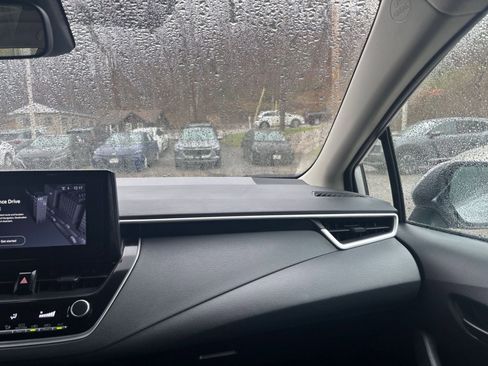 Used 2025 Toyota Corolla LE image 34