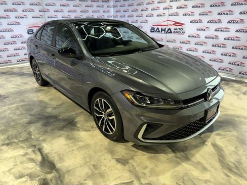 Used 2025 Volkswagen Jetta SE FWD image 5